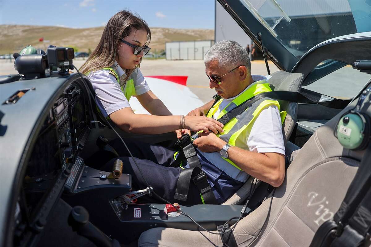 Konya’da pilot kızının Babalar Günü sürprizi havalara uçurdu 11
